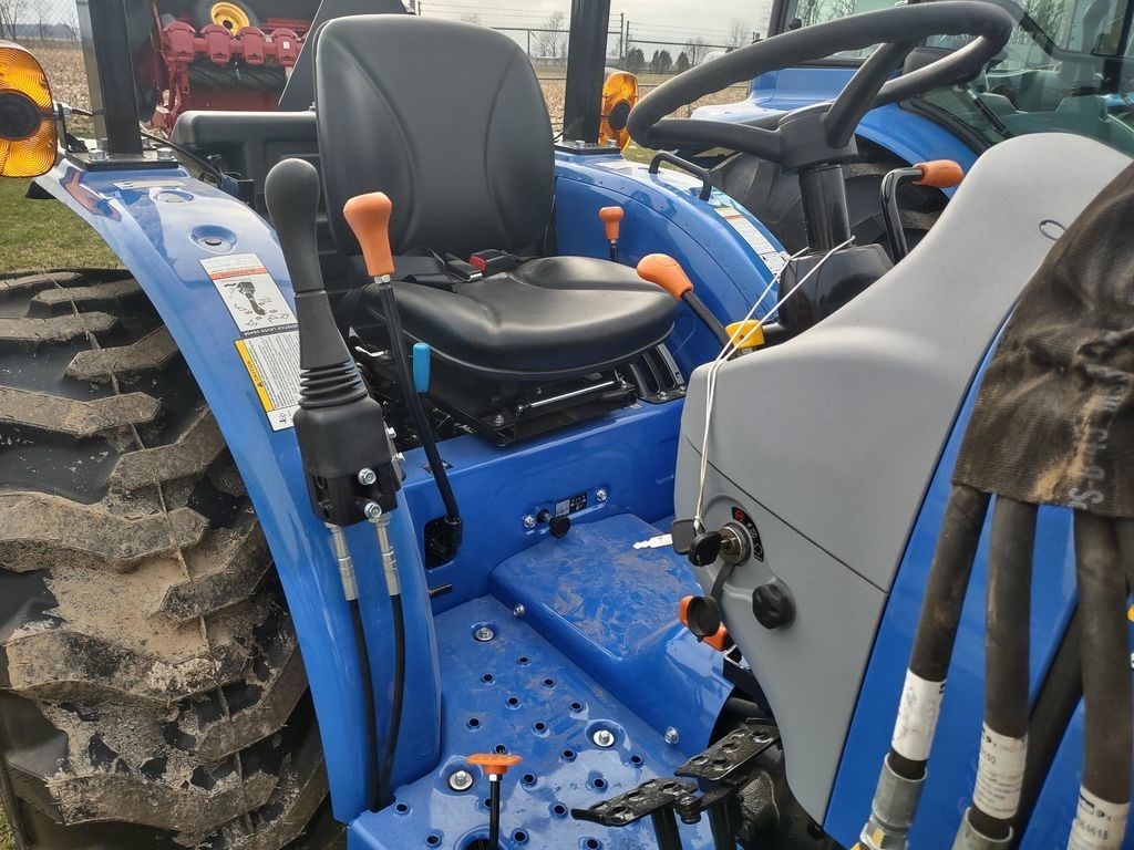 2023 New Holland Workmaster™ Compact 253540 Series 40 Image 2