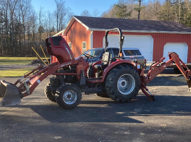 2001 Case IH D40 Tractor - Compact Utility For Sale