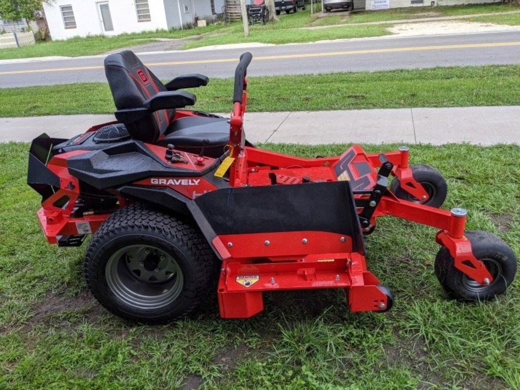 2022 Gravely ZT HD 52" Kawasaki® FR691V Zero Turn Mower VerkaufMadison