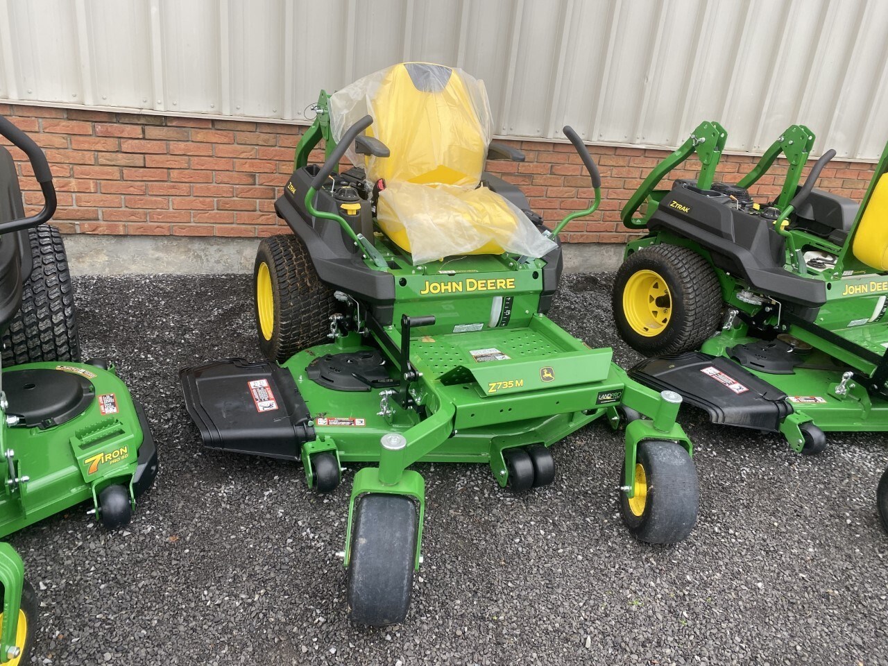 2022 John Deere z735 Zero Turn Mower برسم البيعHall New York