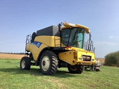Combine For Sale 2007 New Holland CR9060 