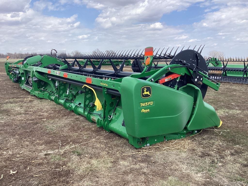 2020 John Deere 745FD HeaderDraper/Flex برسم البيعRedfield South Dakota