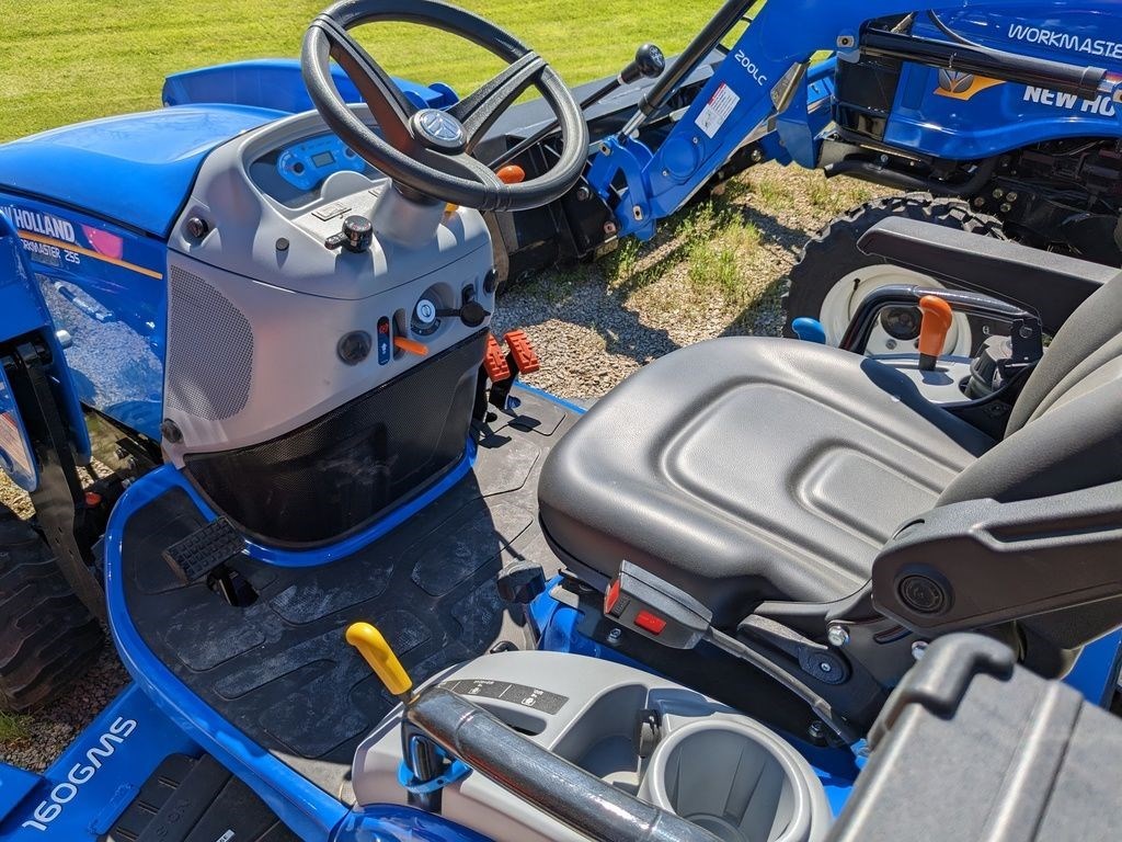 2023 New Holland Workmaster™ 25S Sub-Compact 25S Open-Air + 100LC L Image 5