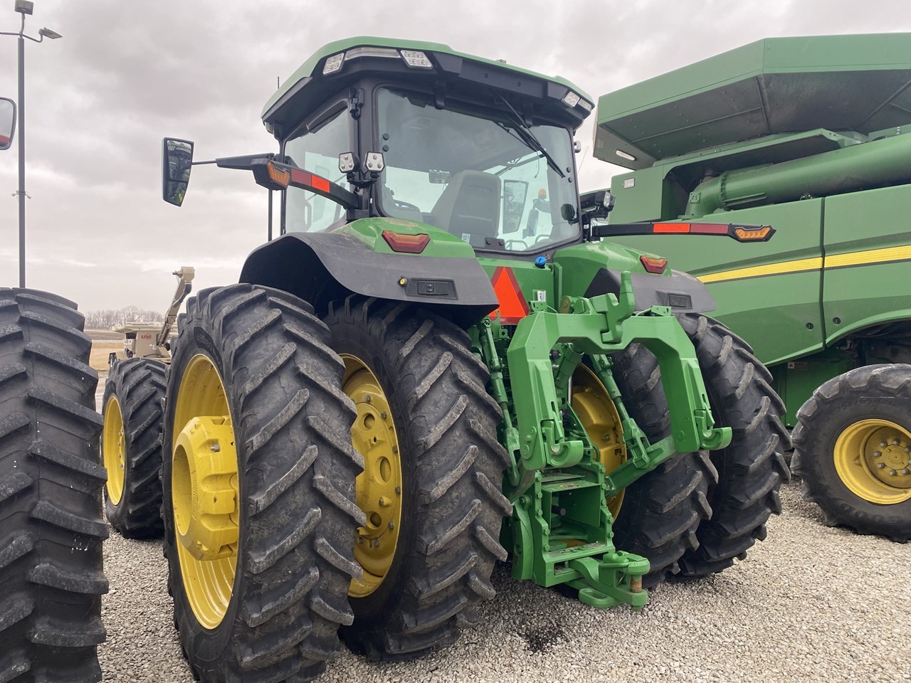 2022 John Deere 8R 370 Row Crop Tractor برسم البيعStreator Illinois