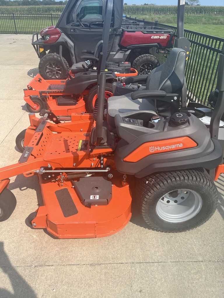 2021 Husqvarna Z560 Zero Turn Mower برسم البيعKirksville Missouri