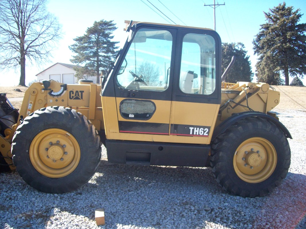 2000 Caterpillar TH62 معالج بعادي برسم البيعWamego Kansas