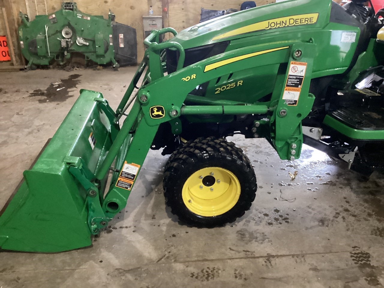 2017 John Deere 2025R Tractor - Compact Utility For Sale