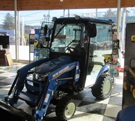 2023 New Holland Workmaster™ 25S Sub-Compact 25S Cab + 100LC LOADER Thumbnail 3