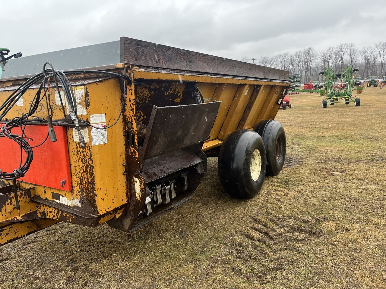 Kuhn Knight 8118 Manure SpreaderDry/Pull Type For Sale in Fultonville