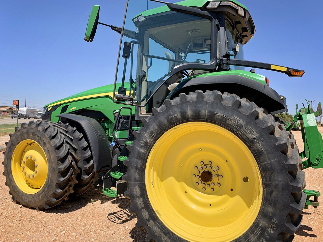 2020 John Deere 8R 340 Row Crop Tractor برسم البيعBrownfield Texas