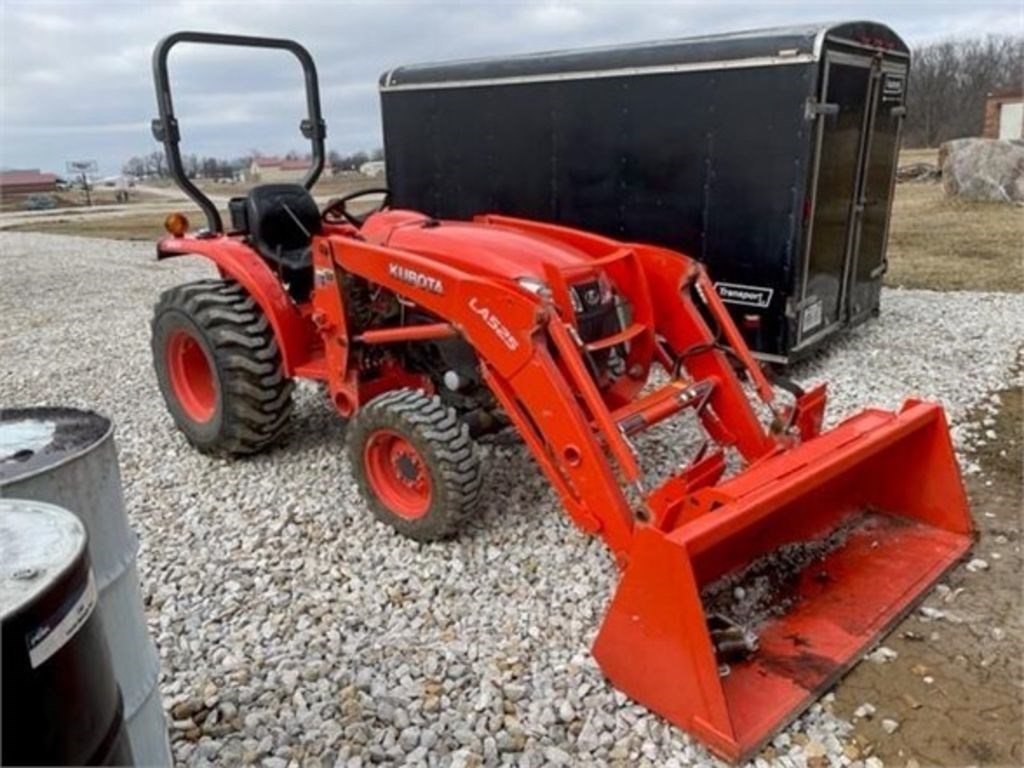 Kubota L3901 Compact Utility Tractor For Sale in Pittsfield Illinois