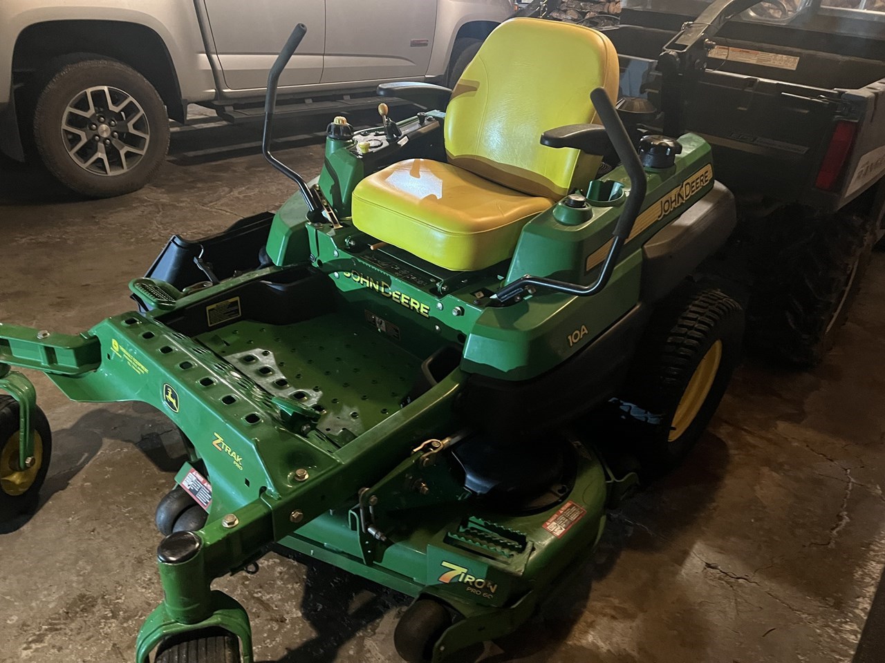 2010 John Deere Z910A Zero Turn Mower برسم البيعPresque Isle Maine