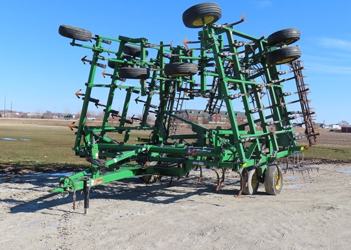 2015 John Deere 2210 LL Field Cultivator For Sale