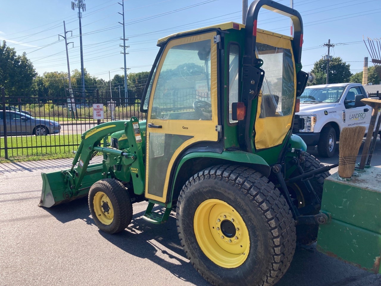 2007 John Deere 3320 Tractor - Compact Utility For Sale