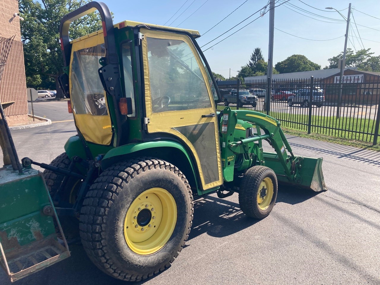 2007 John Deere 3320 Tractor - Compact Utility For Sale
