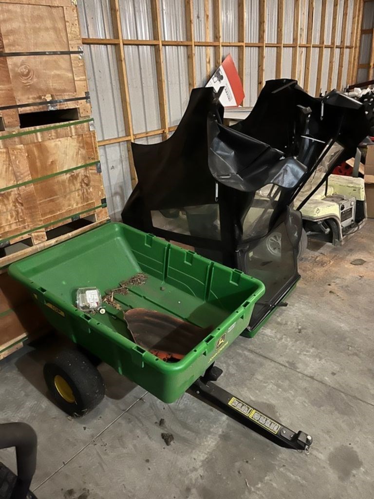 Deere 47" SNOW BLOWER TRAILER AND CAB PACKAGE Image 6