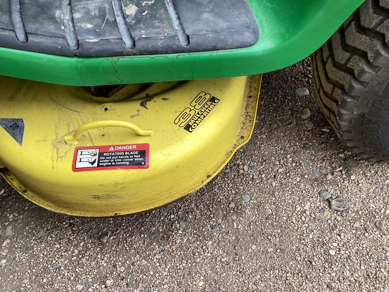 1998 John Deere LT155 Riding Mower For Sale in David City Nebraska