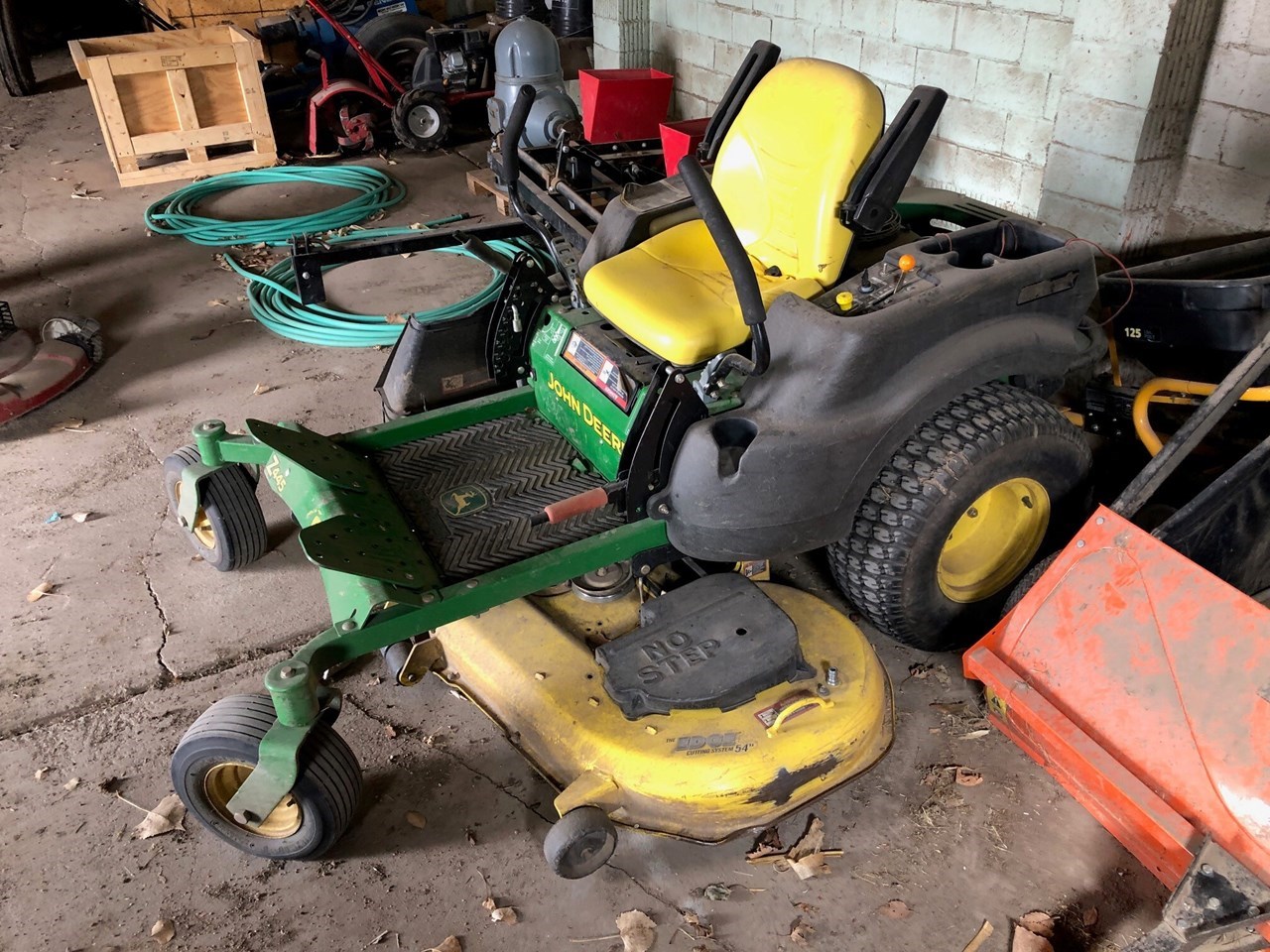 2010 John Deere Z445 Zero Turn Mower برسم البيعGeneva Nebraska