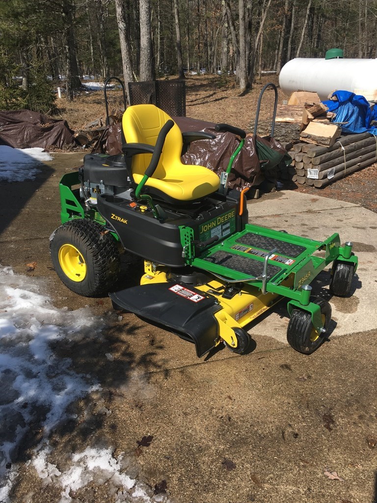 2022 John Deere Z345R Zero Turn Mower Til salgBig Rapids Michigan