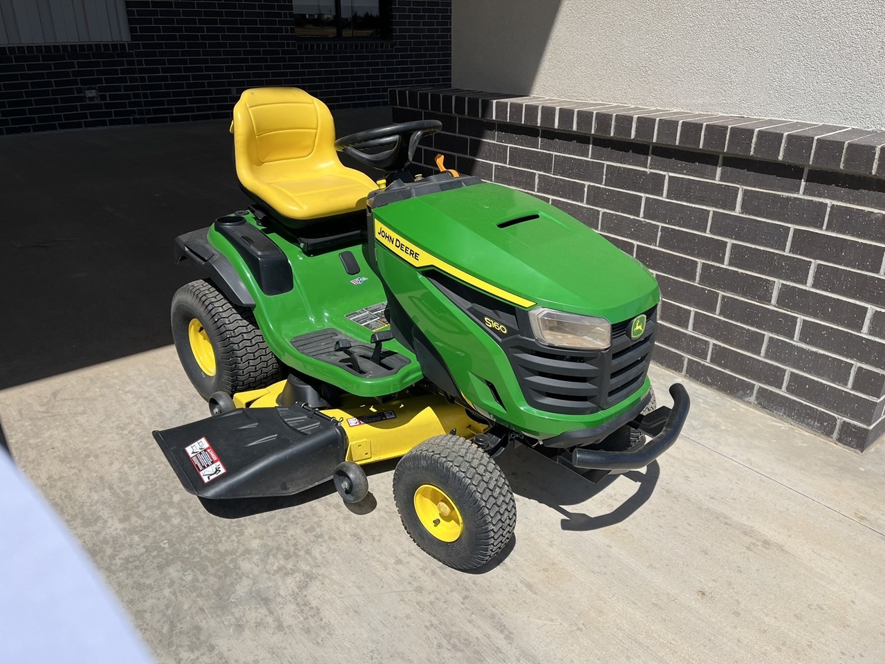 John Deere S160 Riding Mower For Sale in Plainview Texas