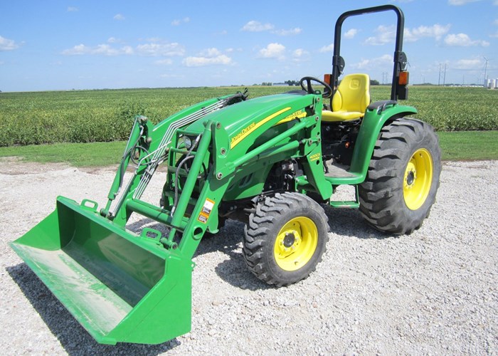 2013 John Deere 4120 Tractor - Compact Utility For Sale