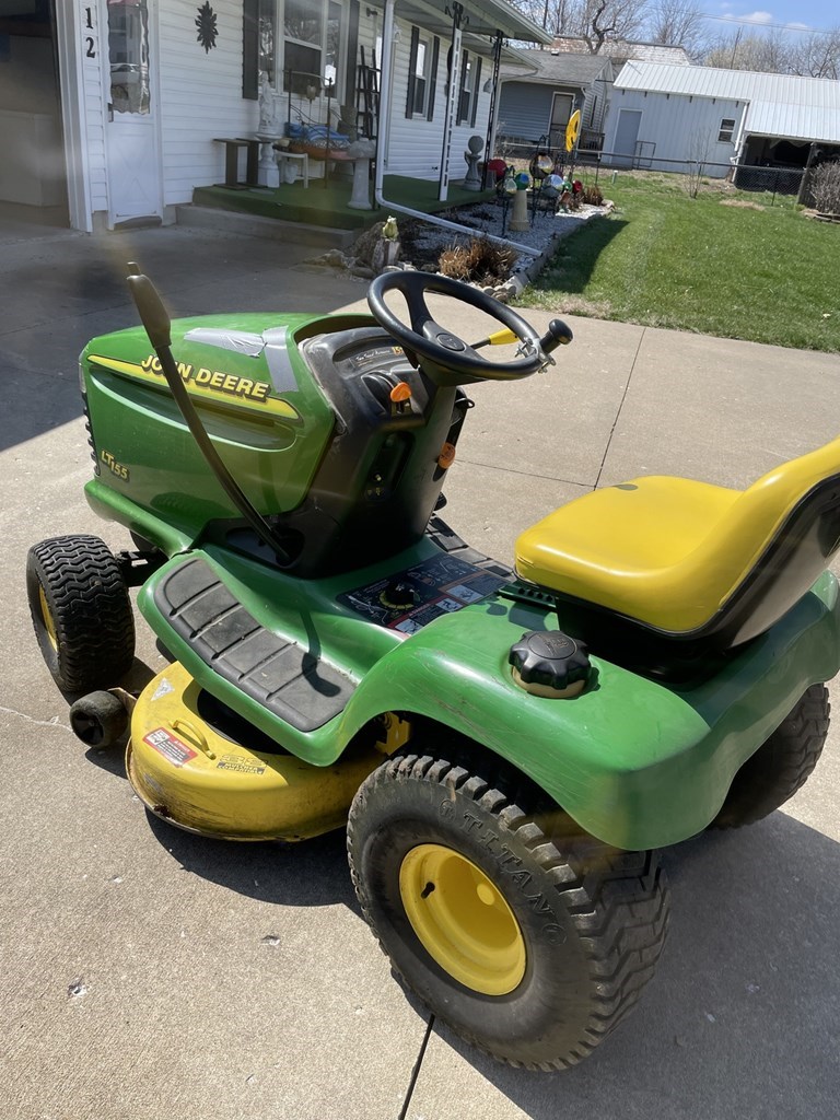 2001 John Deere LT155 Riding Mower For Sale in Tipton Missouri