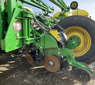 2018 John Deere 1775NT Thumbnail 10