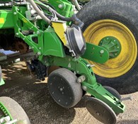 2018 John Deere 1775NT Thumbnail 12