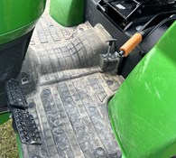 2021 John Deere 2032R Thumbnail 7