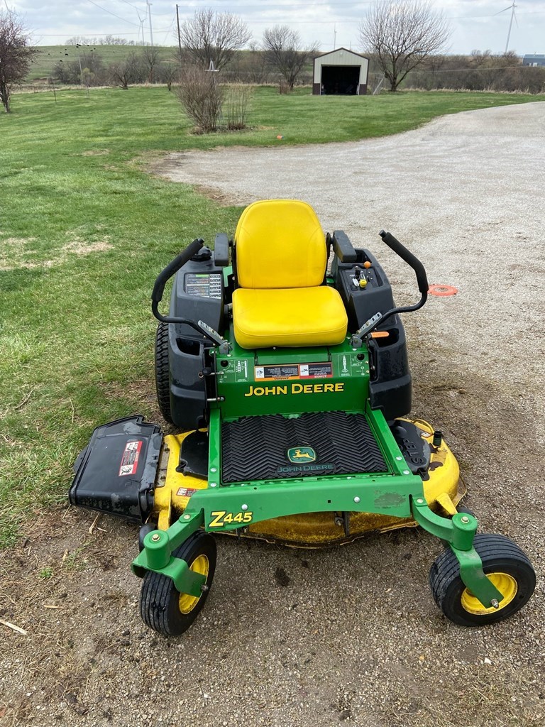 2011 John Deere Z445 Zero Turn Mower For Sale in Mound City Missouri