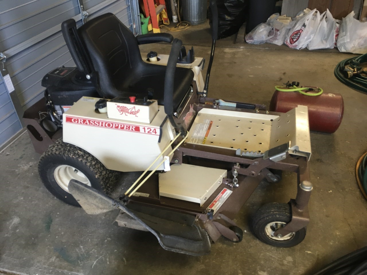 2010 124 Zero Turn Mower For Sale in Holdrege Nebraska