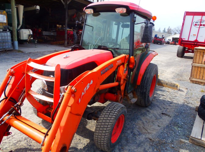 2011 Kubota L3240HSTC Tractor - Compact Utility For Sale