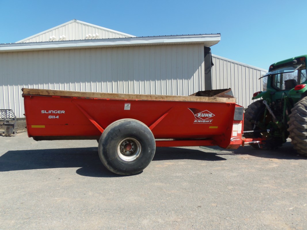 2013 Kuhn Knight Slinger 8114 Manure SpreaderDry/Pull Type For Sale in