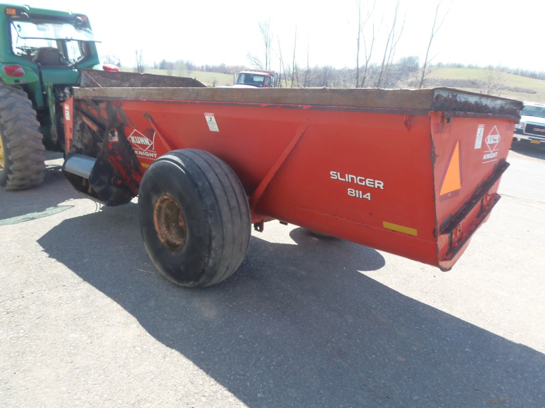 2013 Kuhn Knight Slinger 8114 Manure SpreaderDry/Pull Type For Sale in