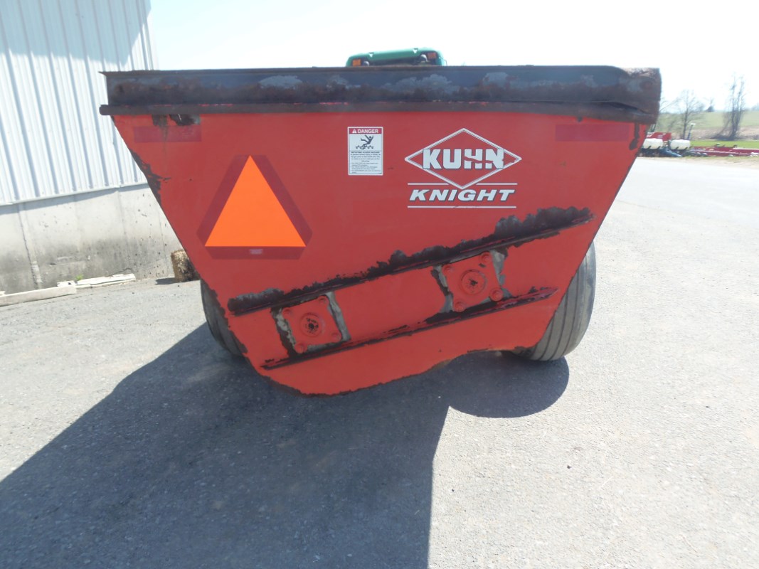 2013 Kuhn Knight Slinger 8114 Manure SpreaderDry/Pull Type For Sale in