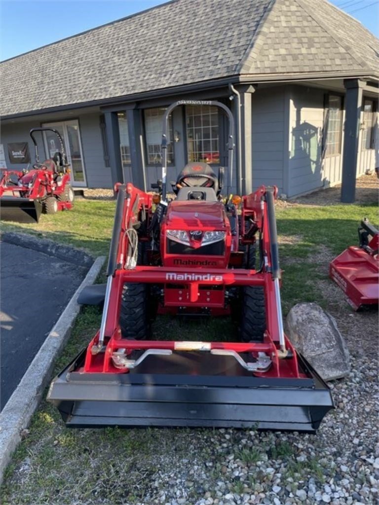 2023 Mahindra Max 26 XLT HST Compact Utility Tractor Para VendaWakarusa