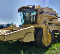 New Holland Combine TR98 Thumbnail 1