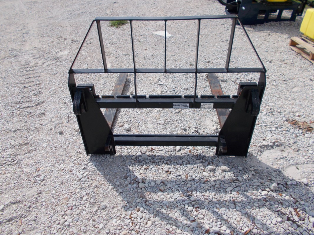 Dirt Dog NEW Euro / Global pallet forks Forklift Attachment For Sale in