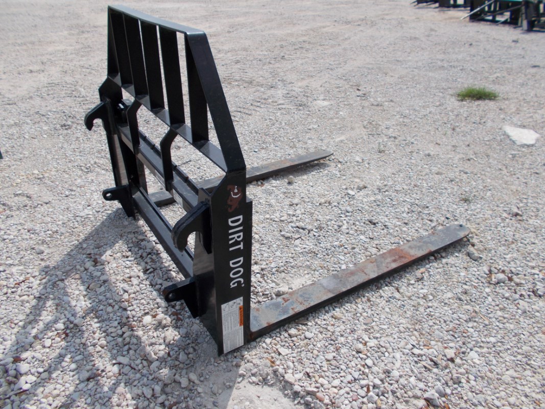 Dirt Dog NEW Euro / Global pallet forks Forklift Attachment For Sale in