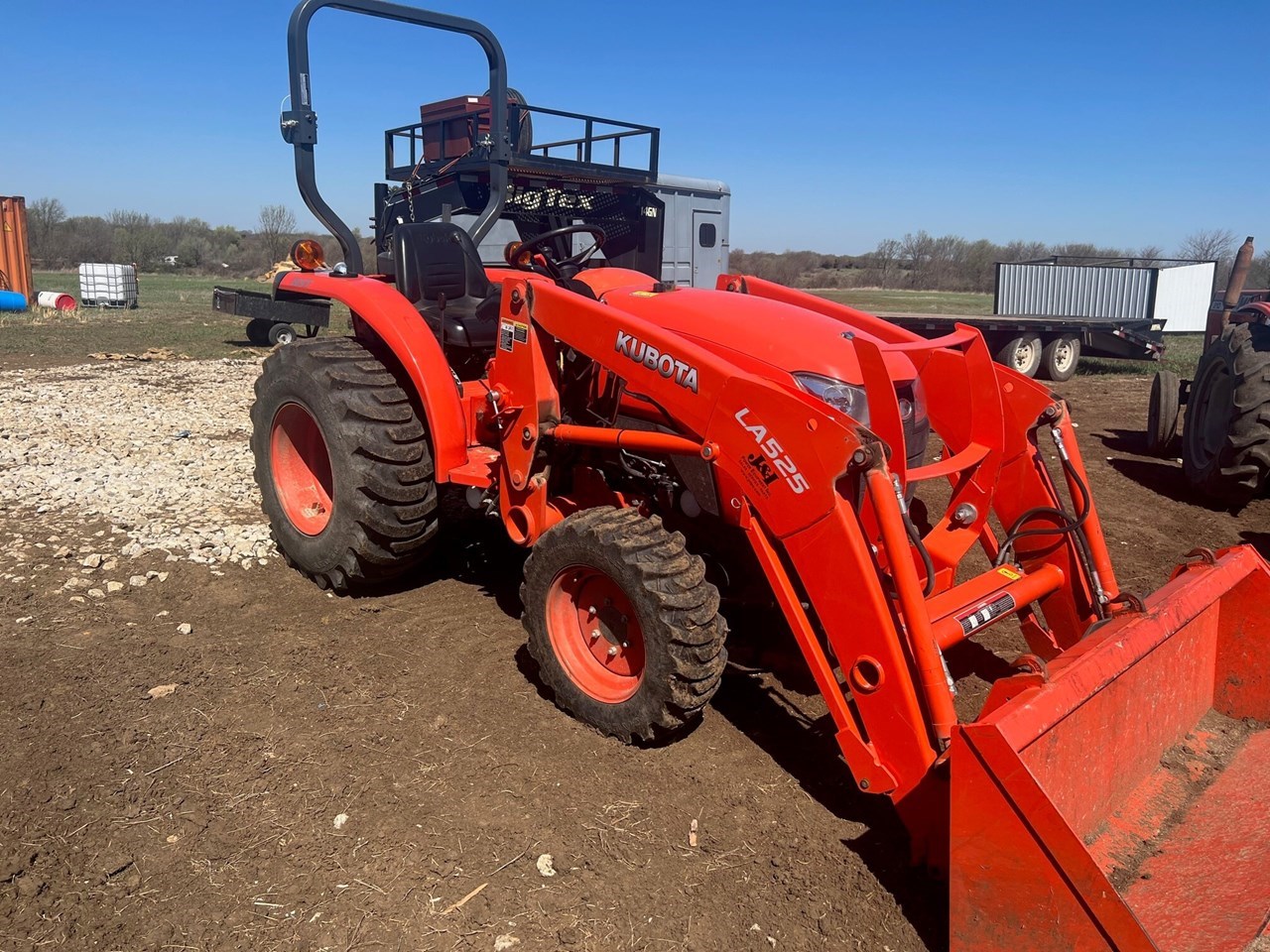 Kubota la 525 Compact Utility Tractor For Sale in Emporia Kansas