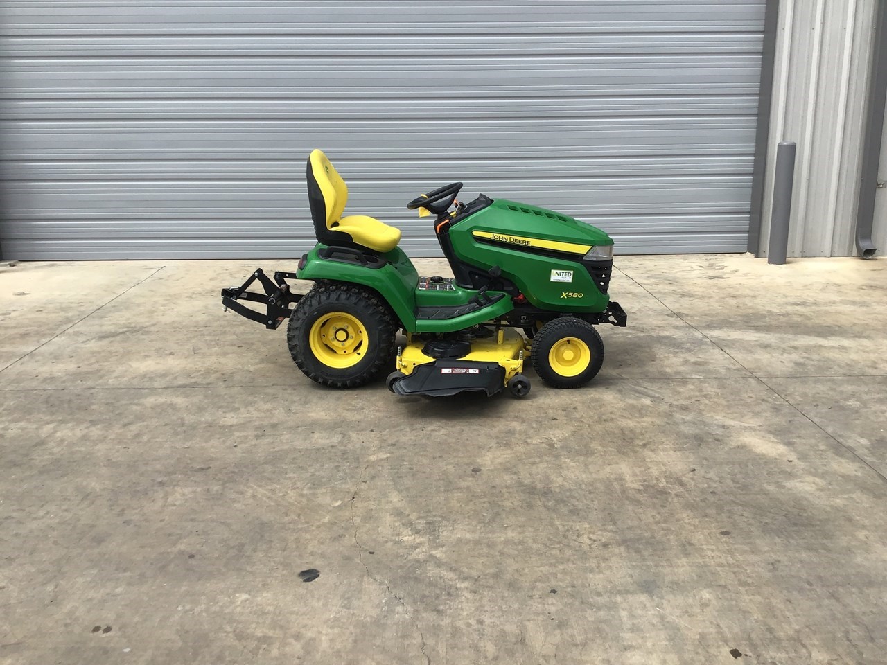 2022 John Deere X580 Riding Mower For Sale in Van Alstyne Texas