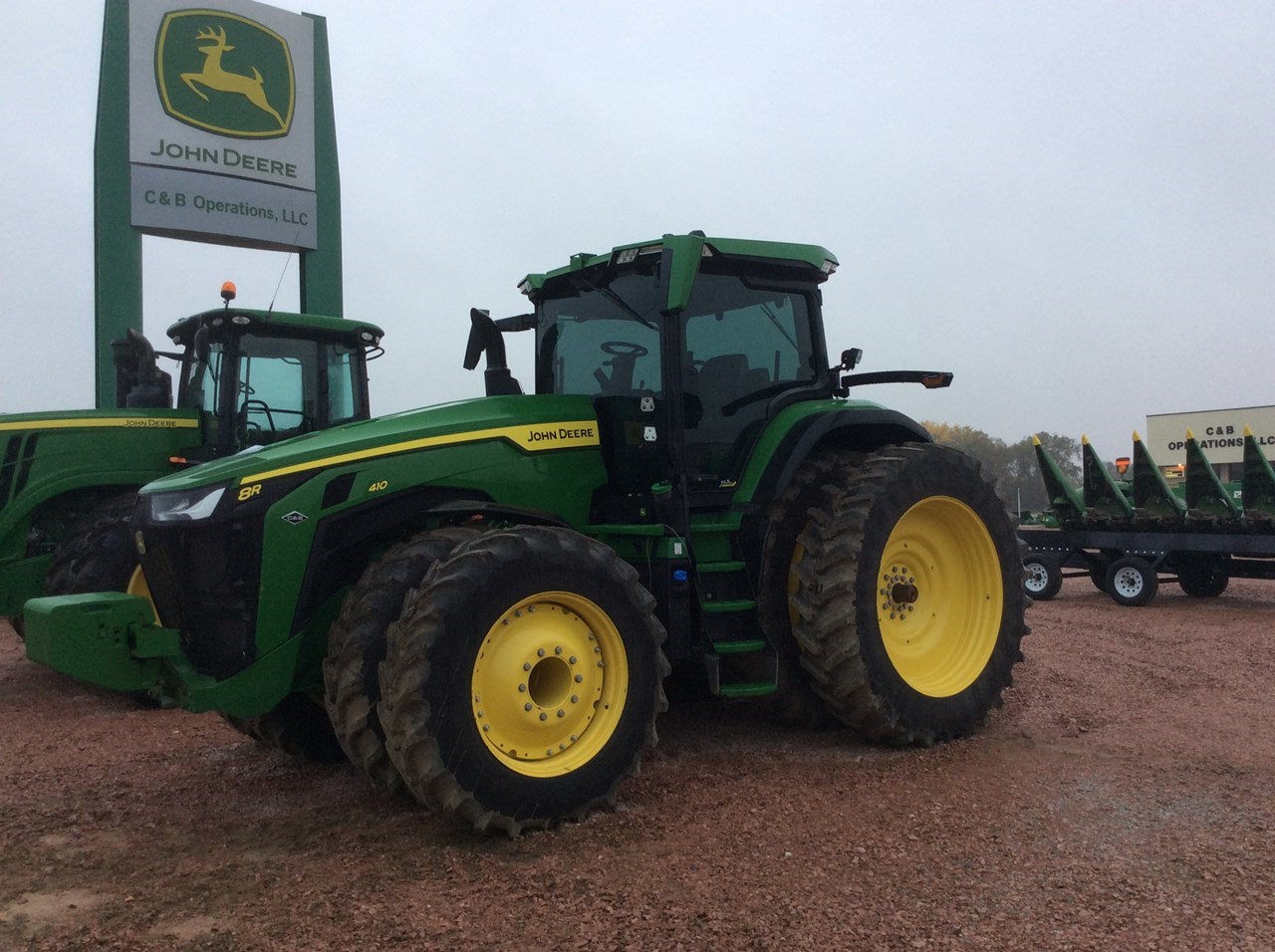 2021 John Deere 8R 410 Row Crop Tractor برسم البيعYankton South Dakota
