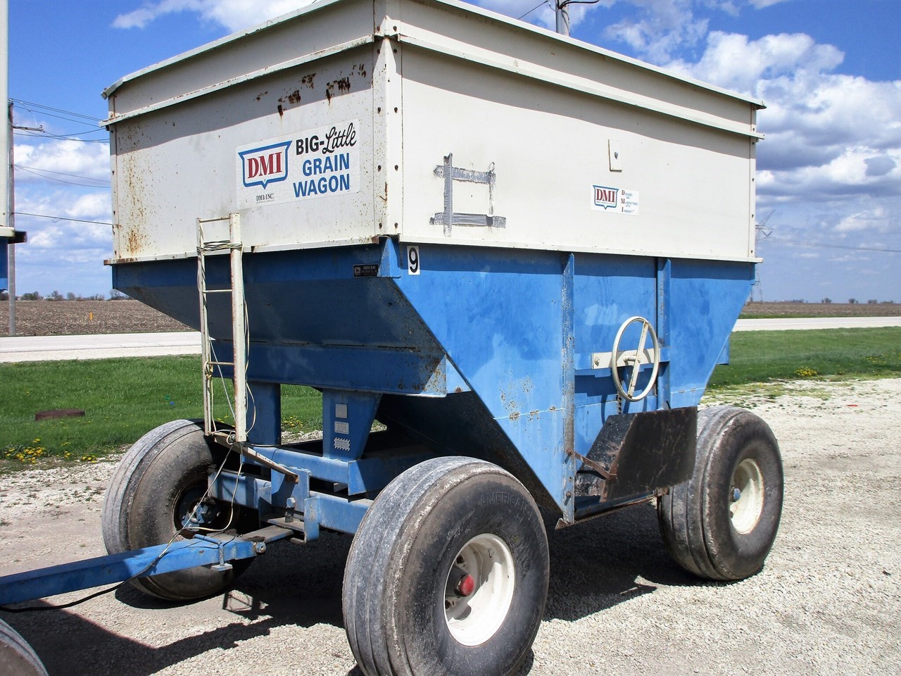DMI D400A Gravity Box For Sale in Dwight Illinois