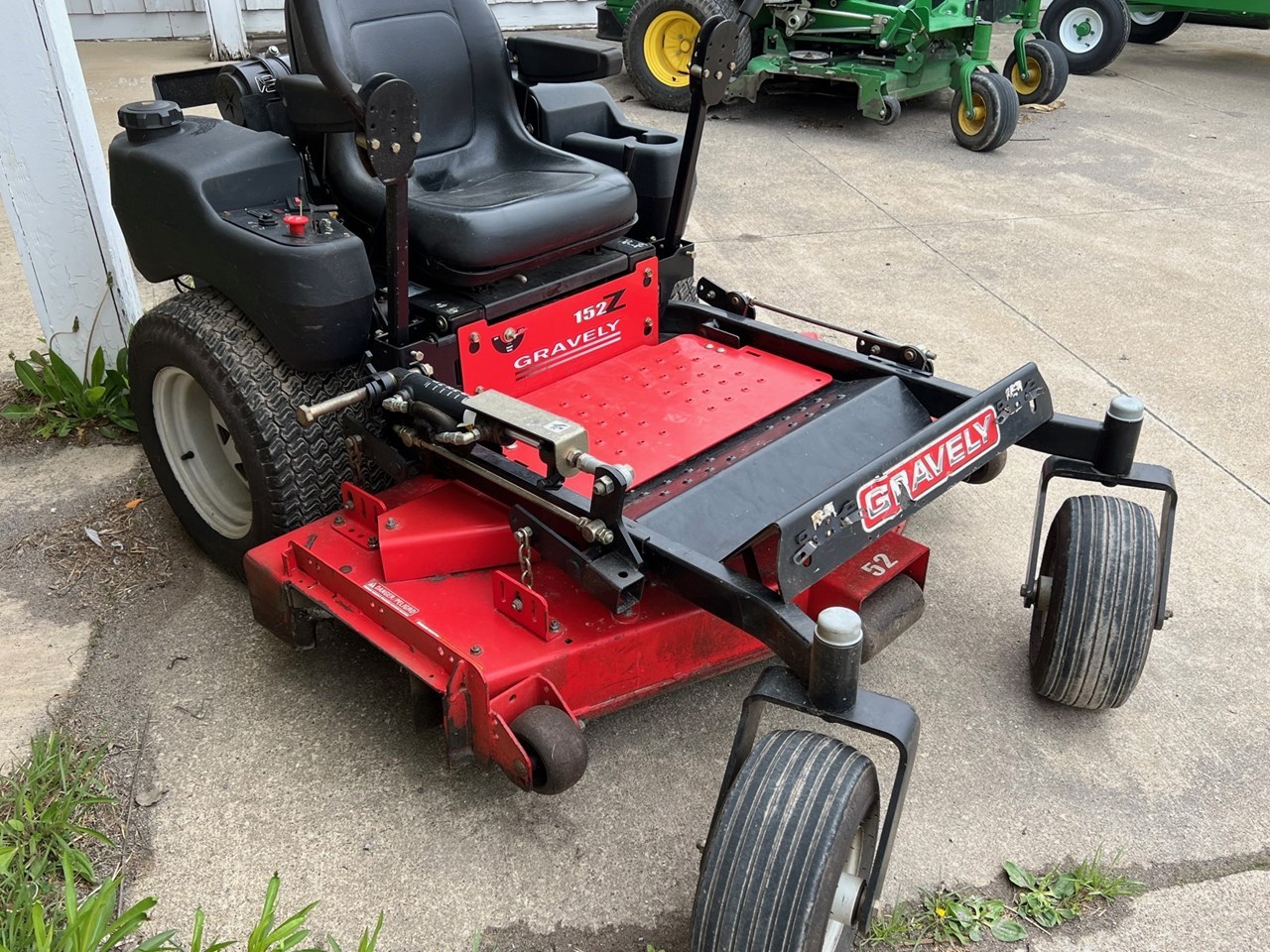 Gravely 152Z Zero Turn Mower برسم البيعElyria Ohio