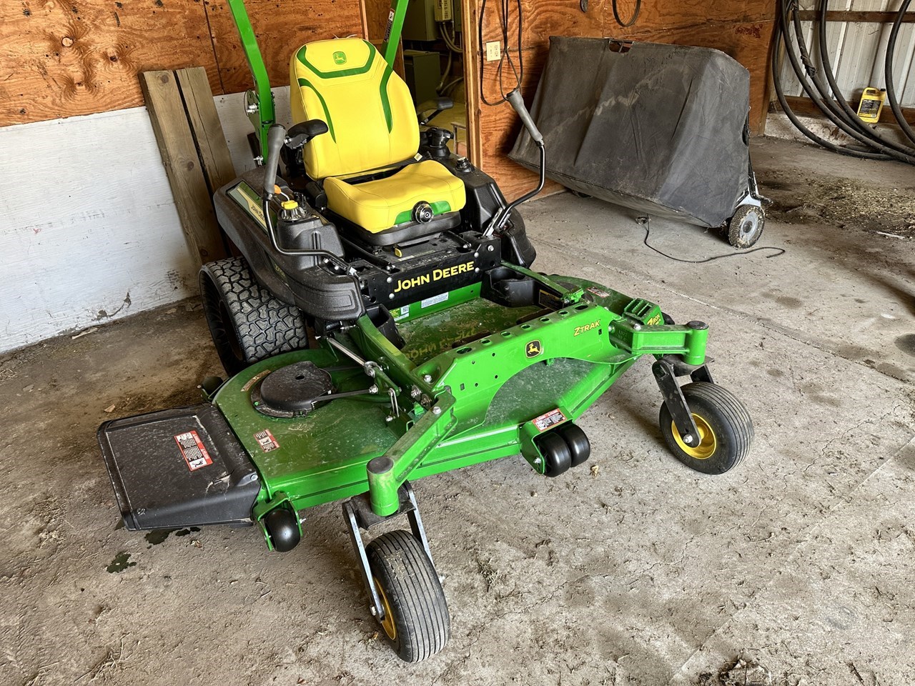 2023 John Deere Z970R Zero Turn Mower برسم البيعMacedonia Iowa