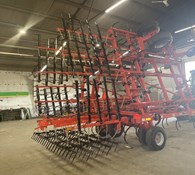 2023 Krause 5635-32 Field Cultivator Thumbnail 3