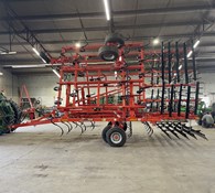 2023 Krause 5635-32 Field Cultivator Thumbnail 7