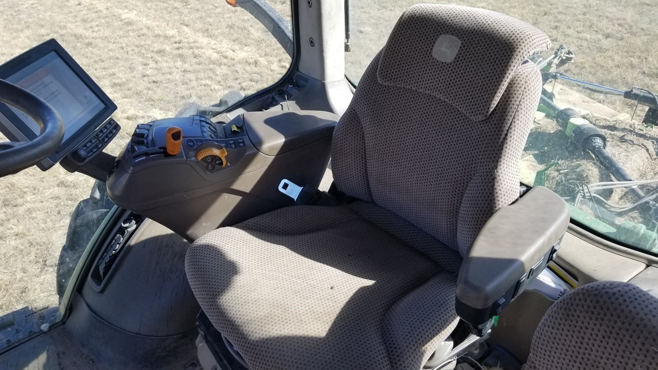 2014 John Deere 7210R Row Crop Tractor برسم البيعDalhart Texas