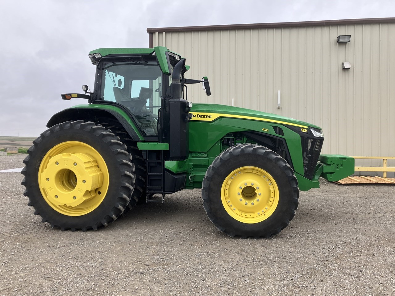 2022 John Deere 8R 410 Row Crop Tractor برسم البيعMacedonia Iowa