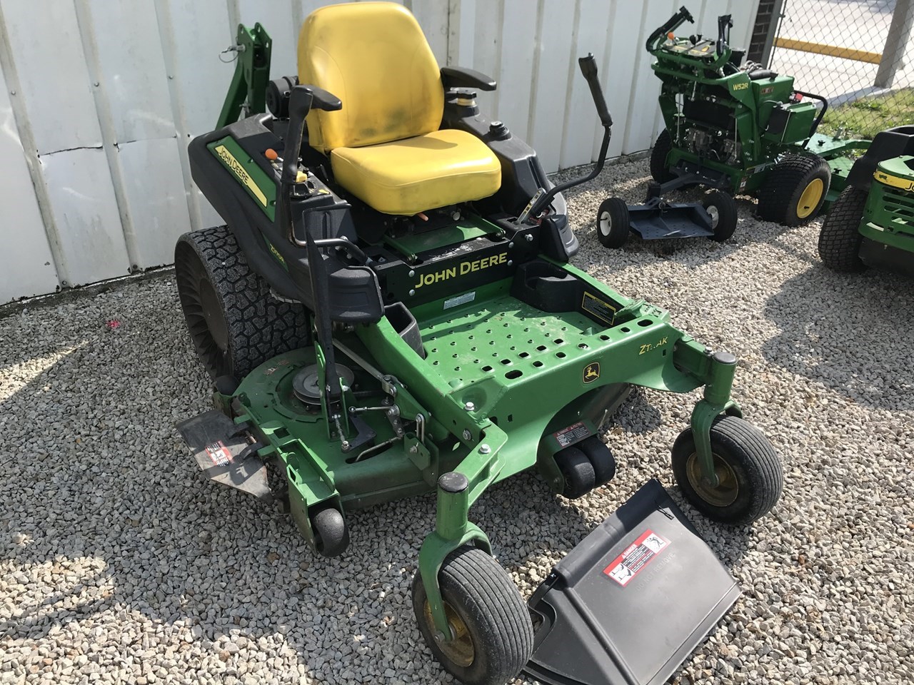 2017 John Deere Z970R Zero Turn Mower برسم البيعVirden Illinois
